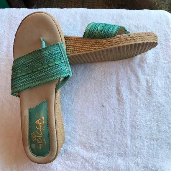 Sbicca hand made, slide on thong sandals with small wedge sole. Green. Size 10. - Picture 6 of 8